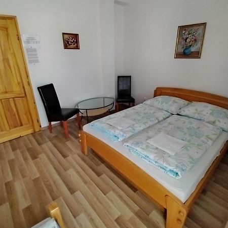 Akacliget Vendeghaz Es Major Hotel Ofeherto Buitenkant foto