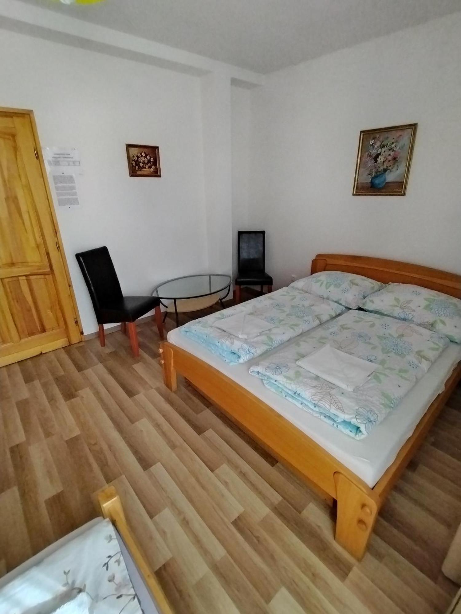 Akacliget Vendeghaz Es Major Hotel Ofeherto Buitenkant foto