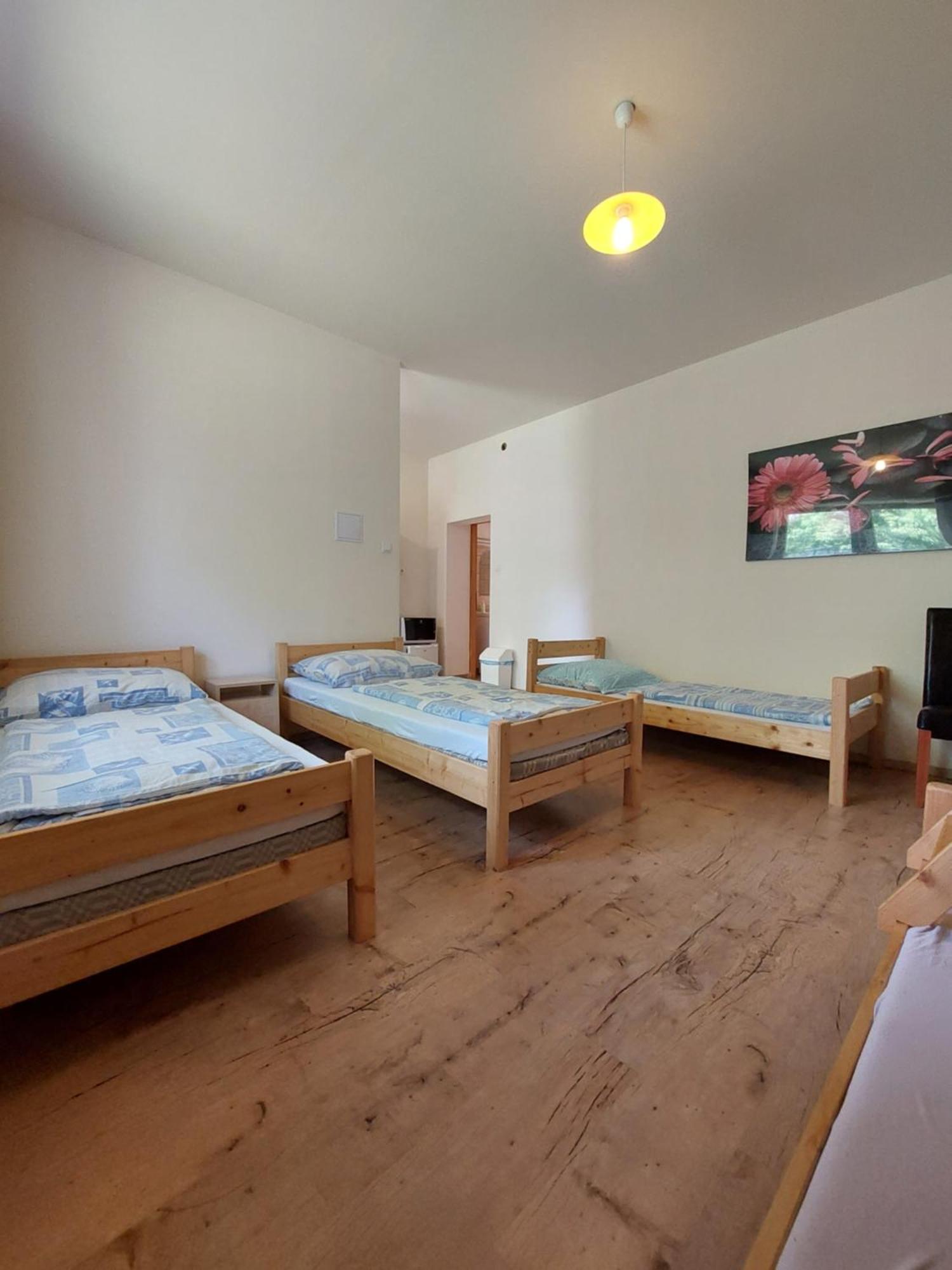 Akacliget Vendeghaz Es Major Hotel Ofeherto Buitenkant foto