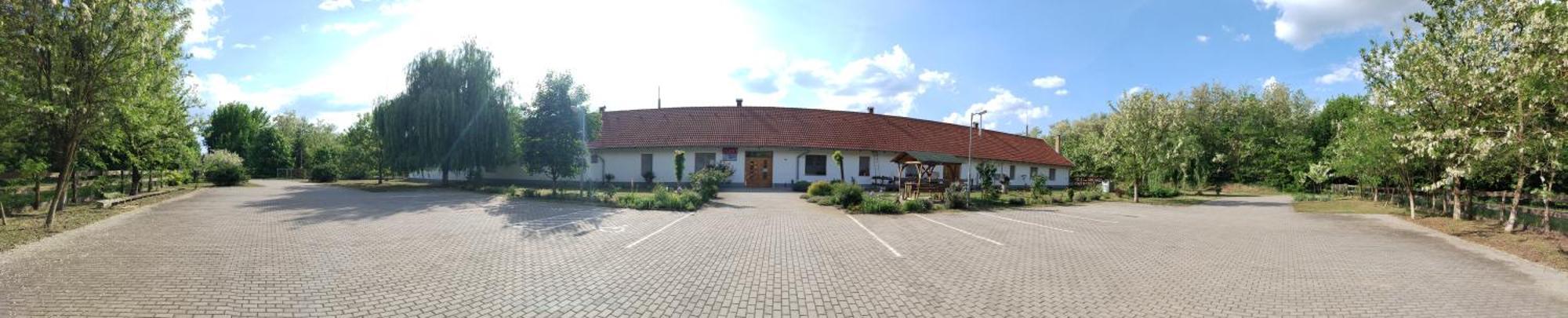 Akacliget Vendeghaz Es Major Hotel Ofeherto Buitenkant foto